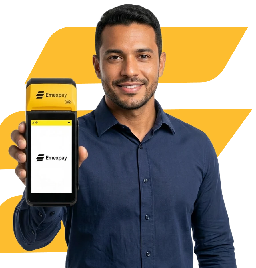 Mulher segurando maquininha EmexPay